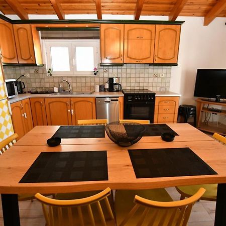 Downtown Loft Apartment Айгио Екстериор снимка