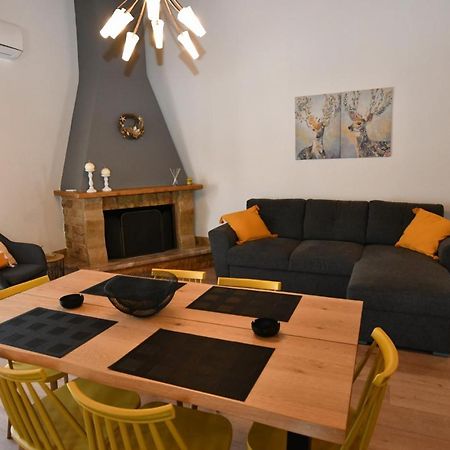 Downtown Loft Apartment Айгио Екстериор снимка