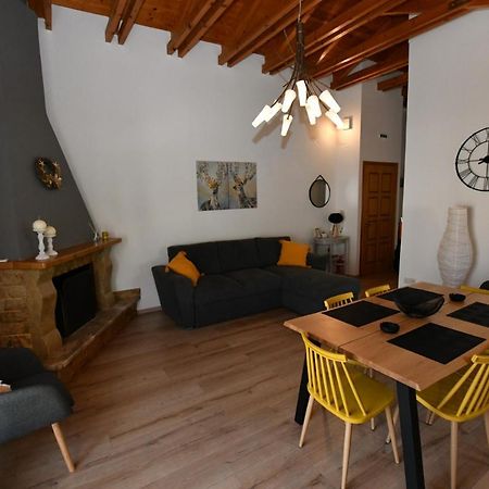Downtown Loft Apartment Айгио Екстериор снимка