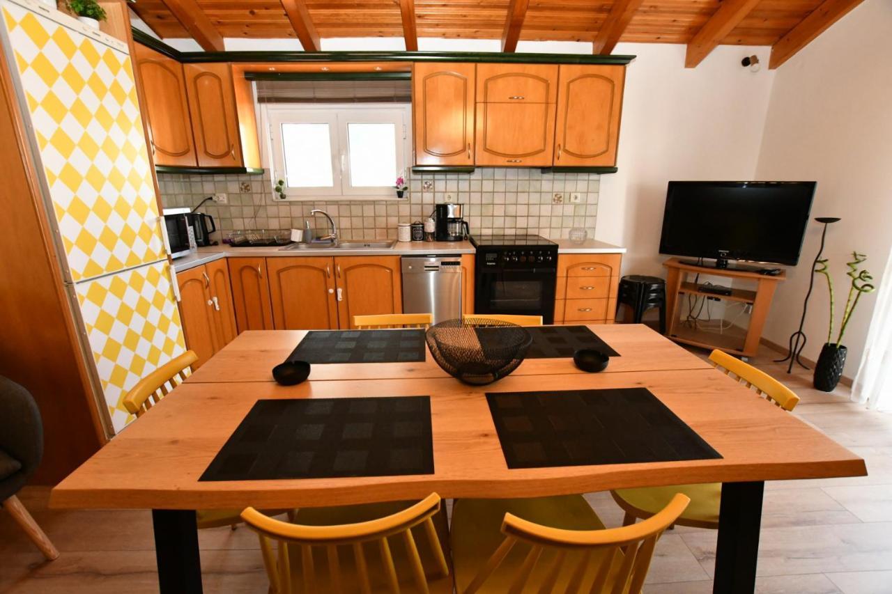 Downtown Loft Apartment Айгио Екстериор снимка