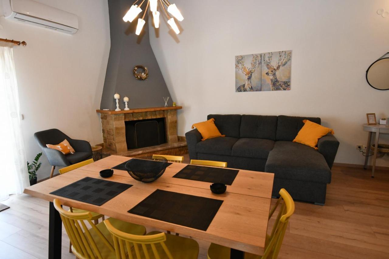 Downtown Loft Apartment Айгио Екстериор снимка
