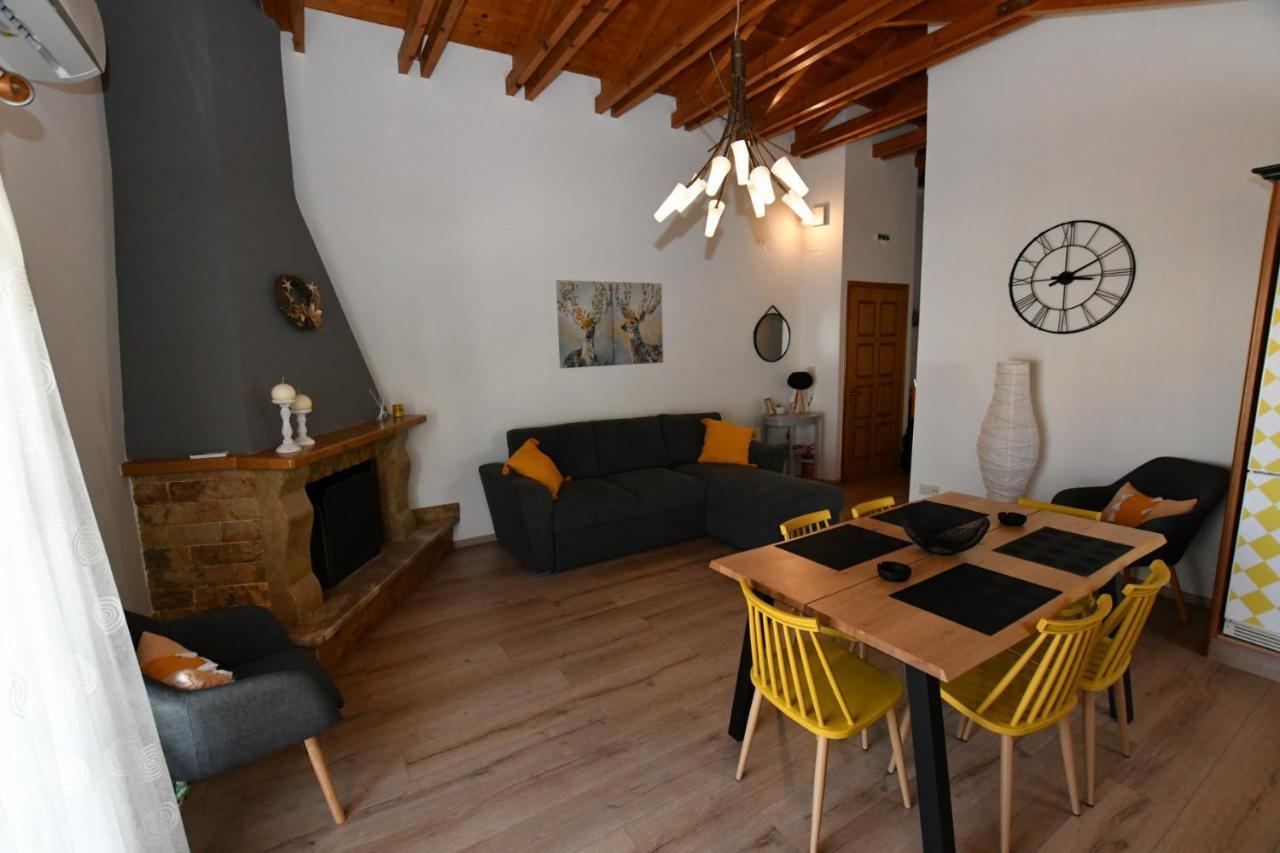Downtown Loft Apartment Айгио Екстериор снимка
