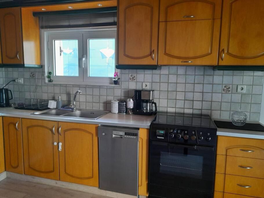 Downtown Loft Apartment Айгио Екстериор снимка