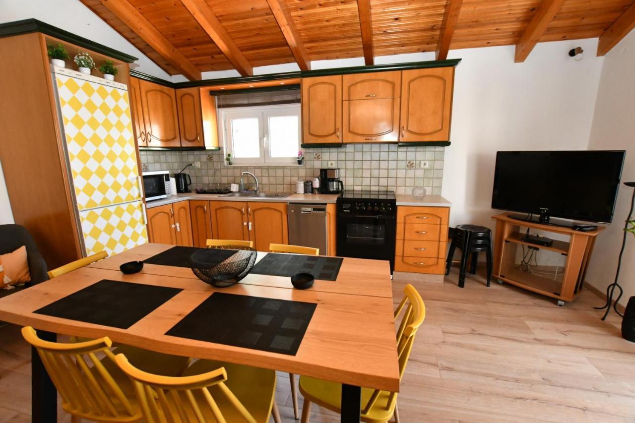 Downtown Loft Apartment Айгио Екстериор снимка