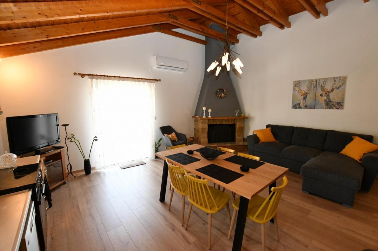 Downtown Loft Apartment Айгио Екстериор снимка