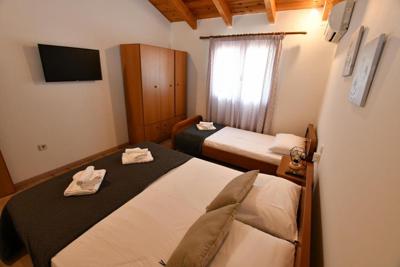 Downtown Loft Apartment Айгио Екстериор снимка