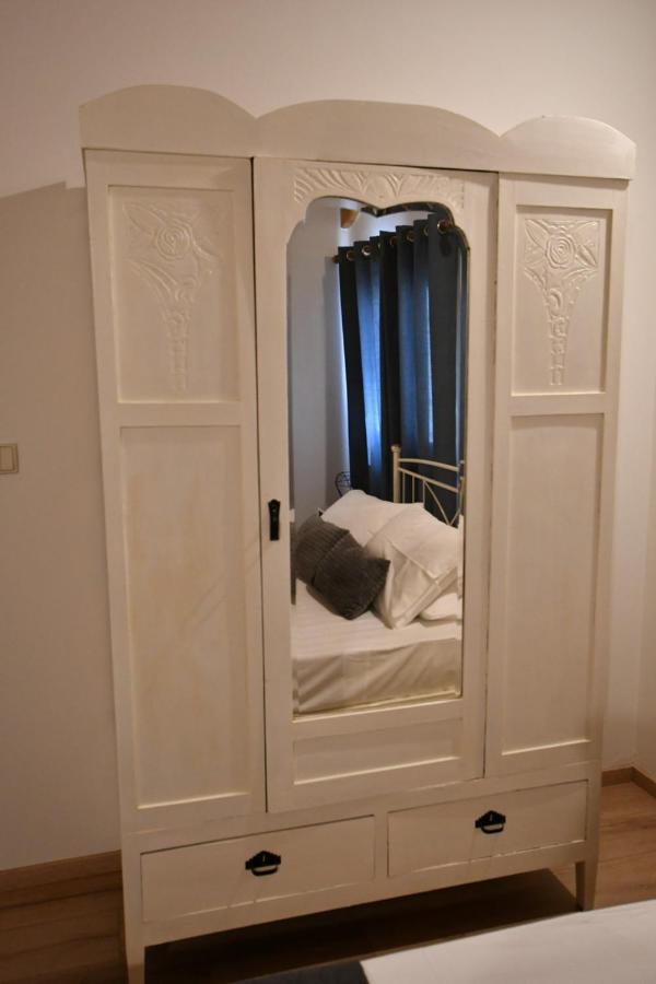 Downtown Loft Apartment Айгио Екстериор снимка