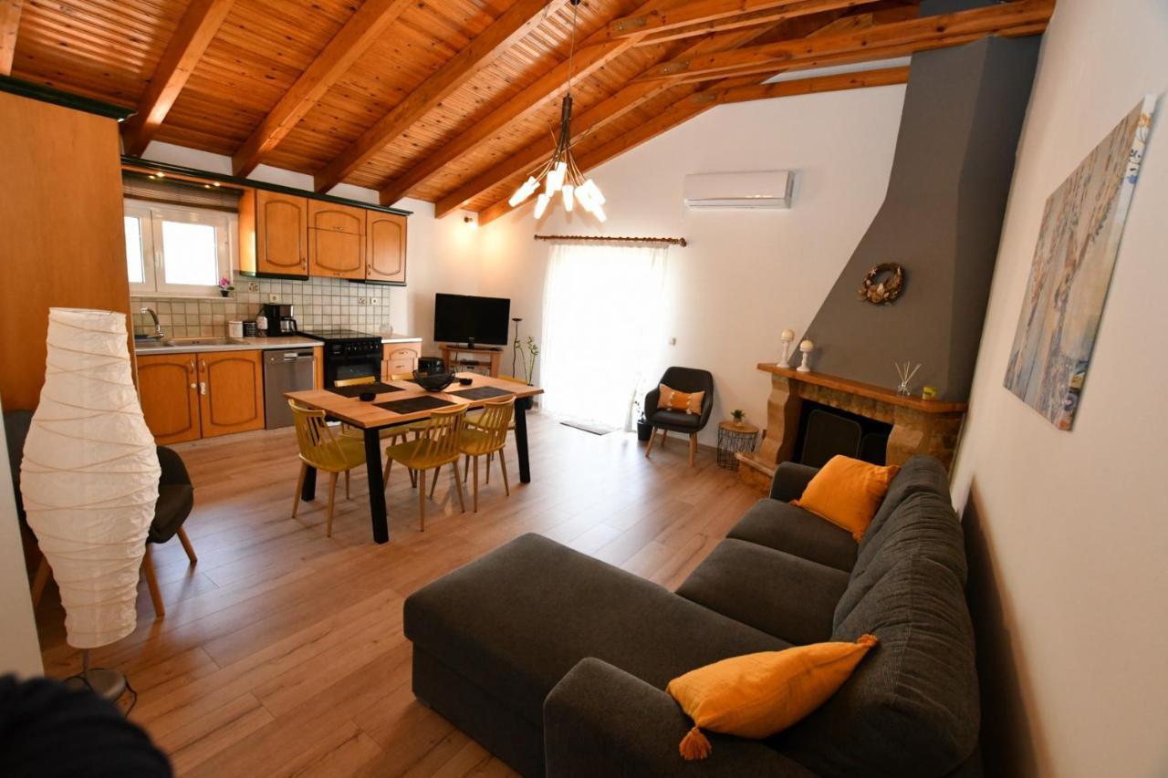 Downtown Loft Apartment Айгио Екстериор снимка