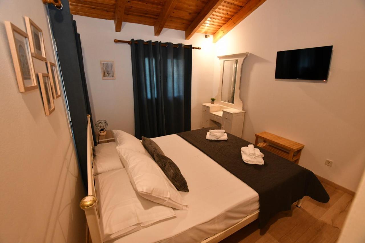 Downtown Loft Apartment Айгио Екстериор снимка